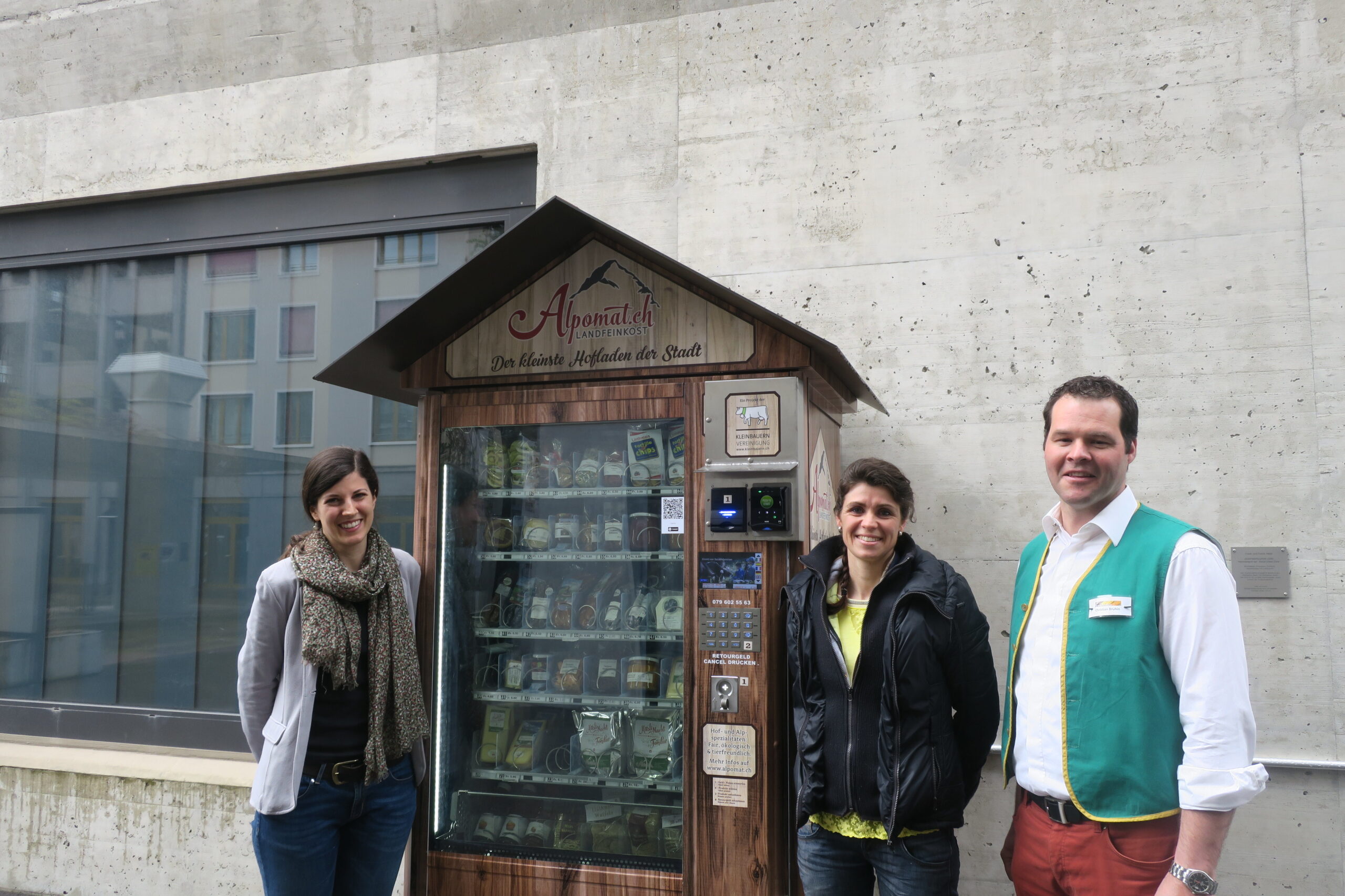 «Alpomat» – le plus petit magasin à la ferme en ville a bien débuté